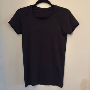 Lululemon Swiftly Tech Short Sleeve Shirt (Black) size 6